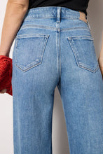 Load image into Gallery viewer, Anessa Raw Hem Showtime