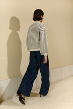 Load image into Gallery viewer, Textured sweater with puffed sleeves