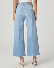 Load image into Gallery viewer, Anessa Raw Hem In Tune Distressed