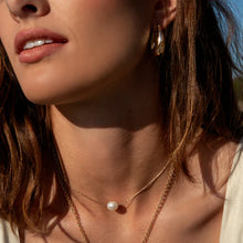 Load image into Gallery viewer, Lumi Hoop Earring
