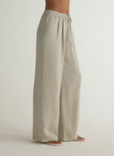 Load image into Gallery viewer, Wide Leg Pleated Pant