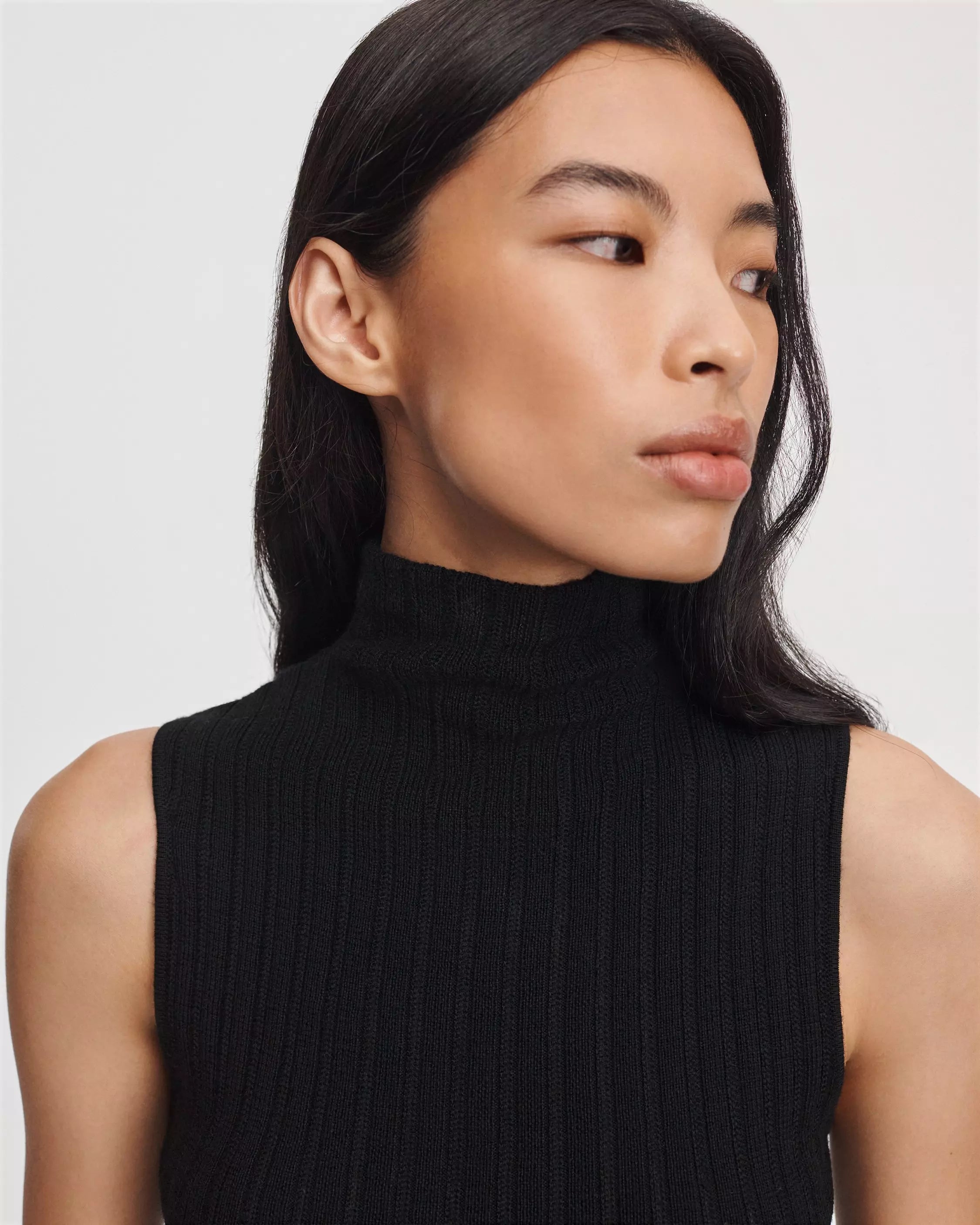 Rhodes Sleeveless Turtleneck