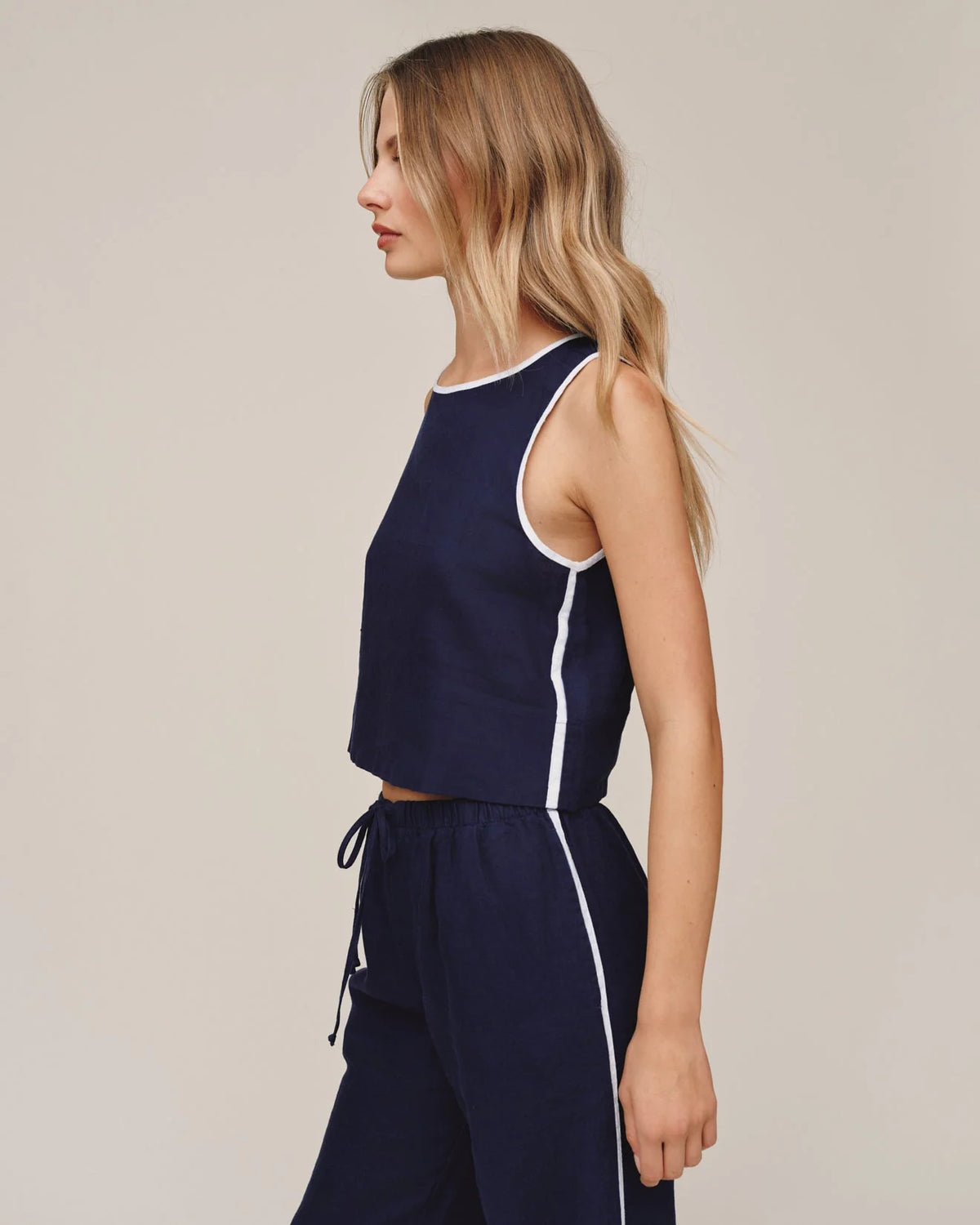 Contrast Keyhole Tank