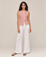 Load image into Gallery viewer, Sleeveless Fitted Button Down Top