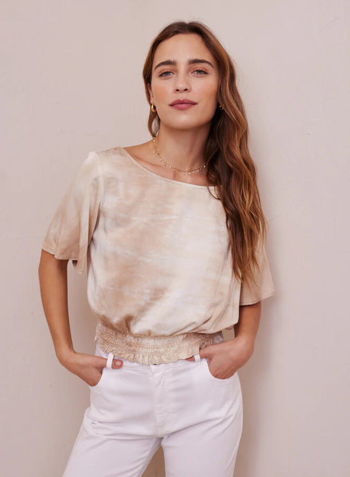 Weekend Vibes: Casual Tops for a Relaxed Day Out