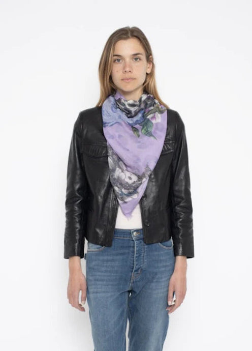 Spring’s Most Stylish Essential: How to Wear a Cashmere Scarf for Ladies