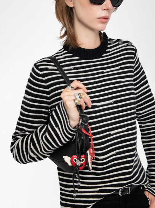 Layer Up in Comfort: Your Go-To Sweater for Crisp Autumn Days