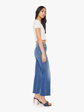 Load image into Gallery viewer, Mid Rise Rambler Zip Ankle Fray
