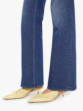 Load image into Gallery viewer, The Bookie Sneak Jeans
