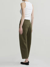 Load image into Gallery viewer, Bilie Easy Barrel High-Rise 28"Pants
