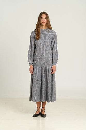 Sweater with radial structure