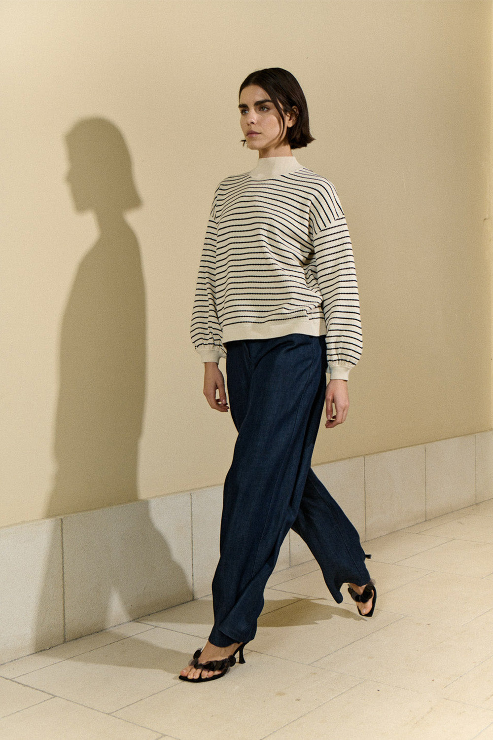 Textured sweater with puffed sleeves