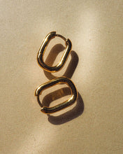 Load image into Gallery viewer, Chain Link Huggies
