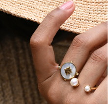 Load image into Gallery viewer, Temple Moon Ring
