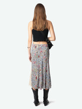 Load image into Gallery viewer, Jayla Soft British Flowers
