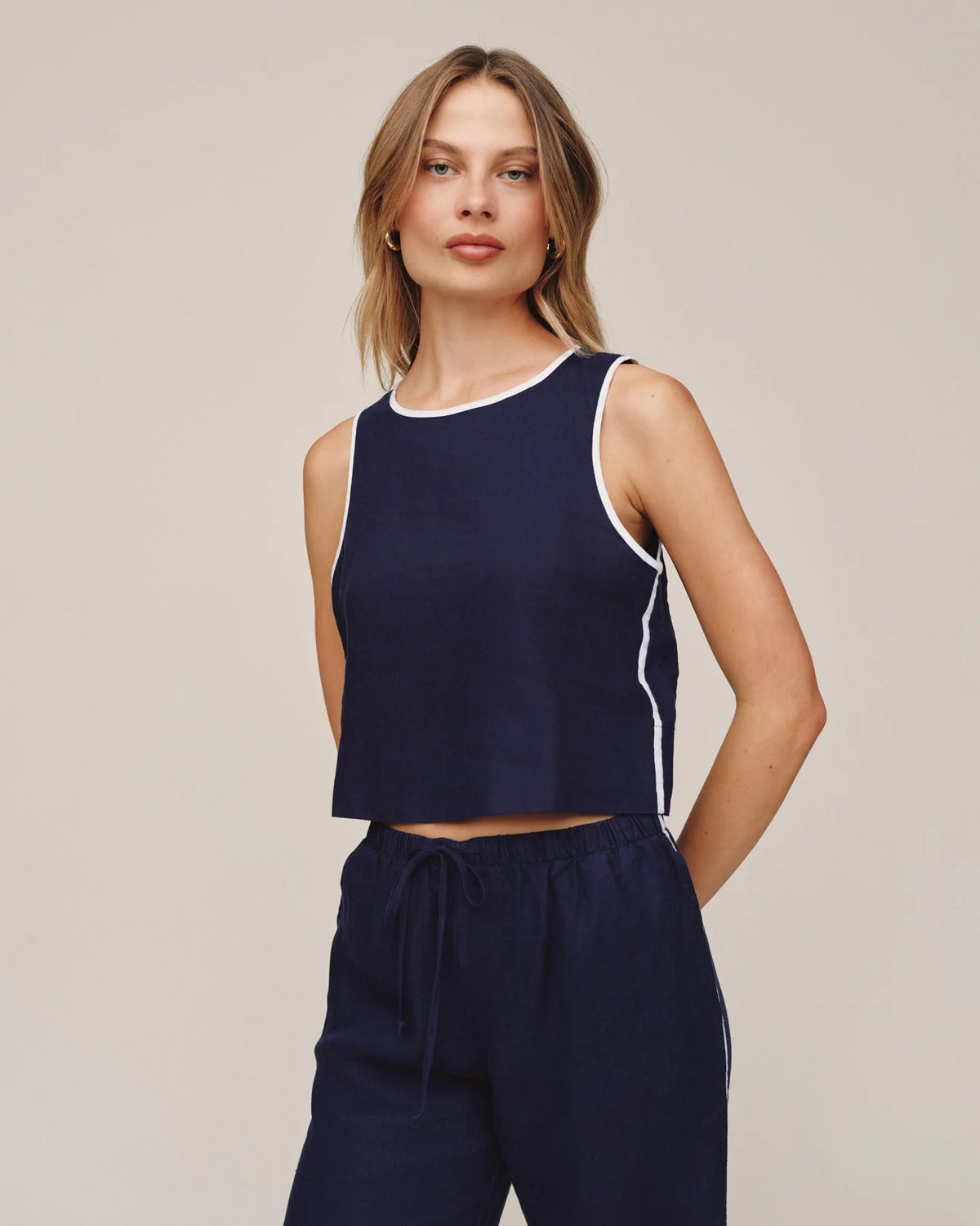 Contrast Keyhole Tank