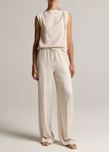 Load image into Gallery viewer, Mid-Rise Shine Crepe Pull-On Pant

