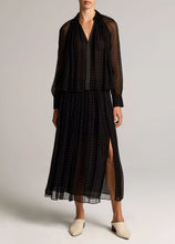 Load image into Gallery viewer, Heat-Set Dot Chiffon Gathered Blouse
