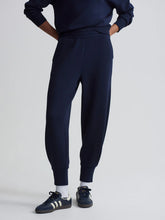 Load image into Gallery viewer, Relaxed Pant 25
