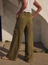 Load image into Gallery viewer, High Waisted Seam Pant
