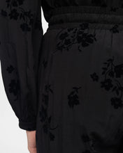 Load image into Gallery viewer, Poma Soft Flock Flowers Pant
