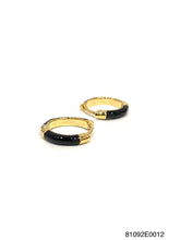 Load image into Gallery viewer, Zoe enamel plain huggie
