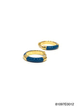 Load image into Gallery viewer, Zoe enamel plain huggie
