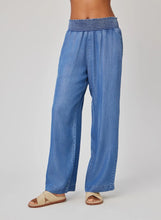 Load image into Gallery viewer, Smocked Waist Wide Leg Pant
